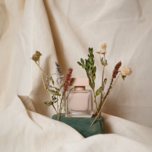 Tom Ford Tobacco Vanille decant in a glass bottle